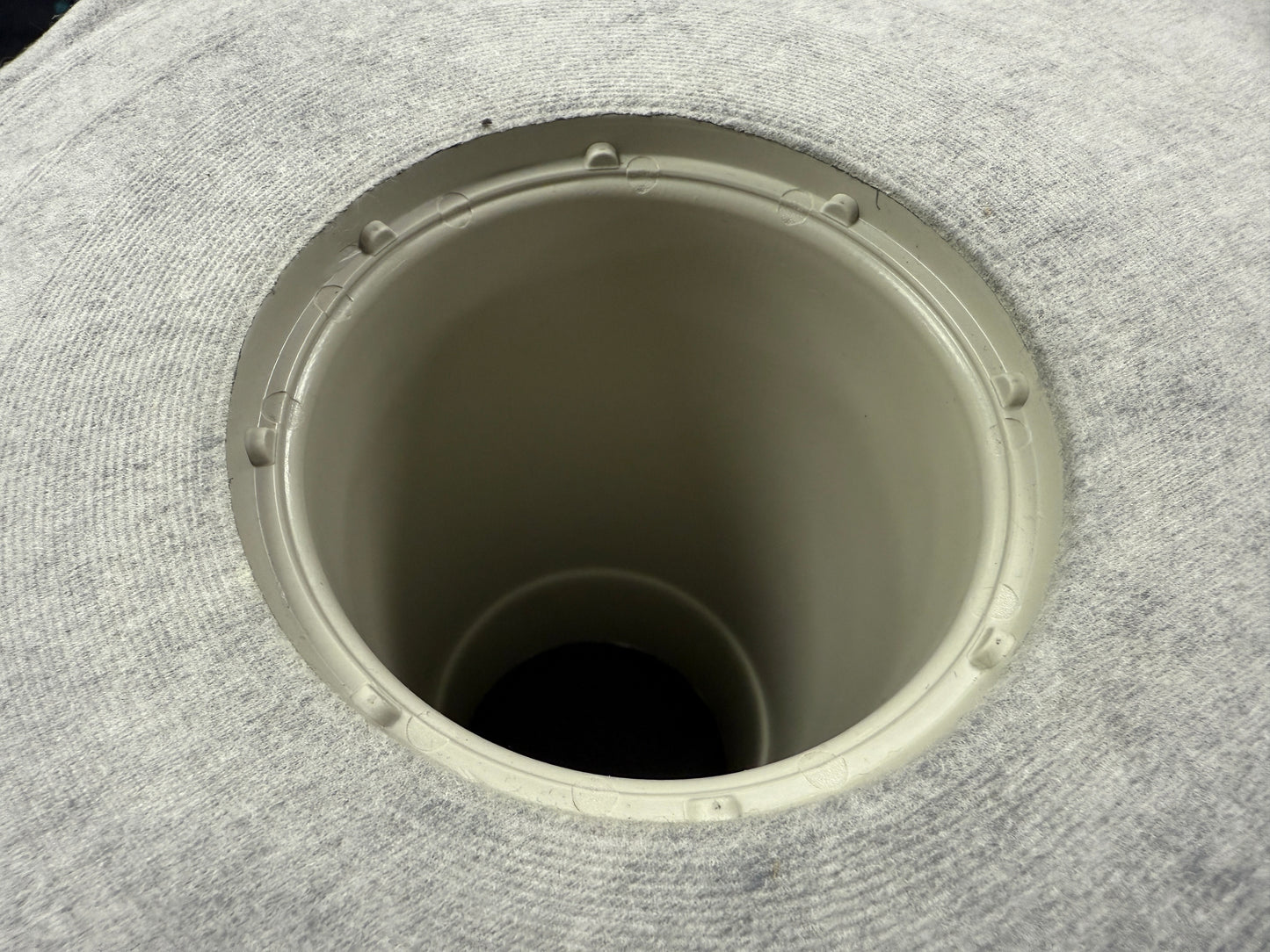 Roof outlet for liquid coatings with flange