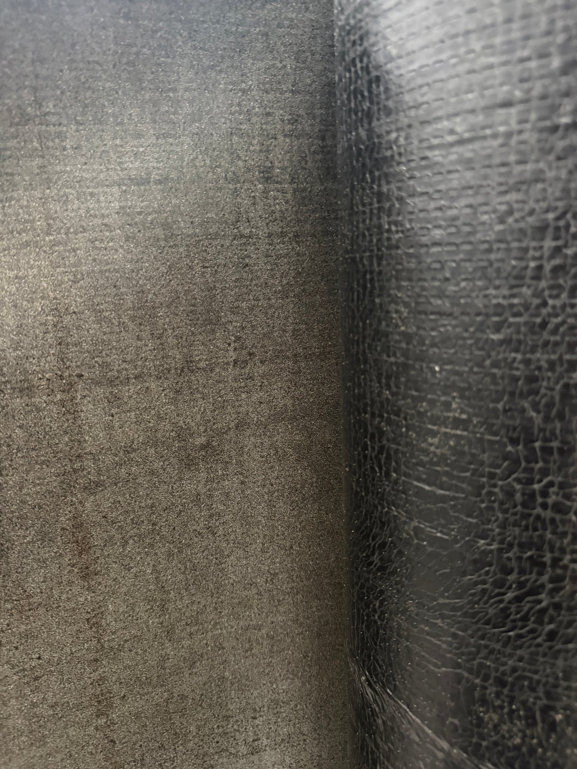 Bituminous roofing membrane roll for flat roof waterproofing