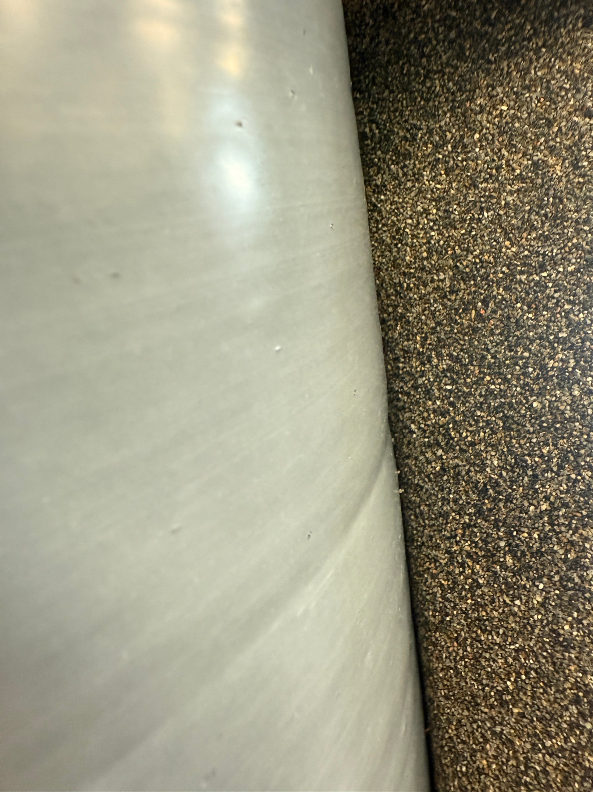 Bituminous roofing membrane roll with sand finish for flat roof waterproofing