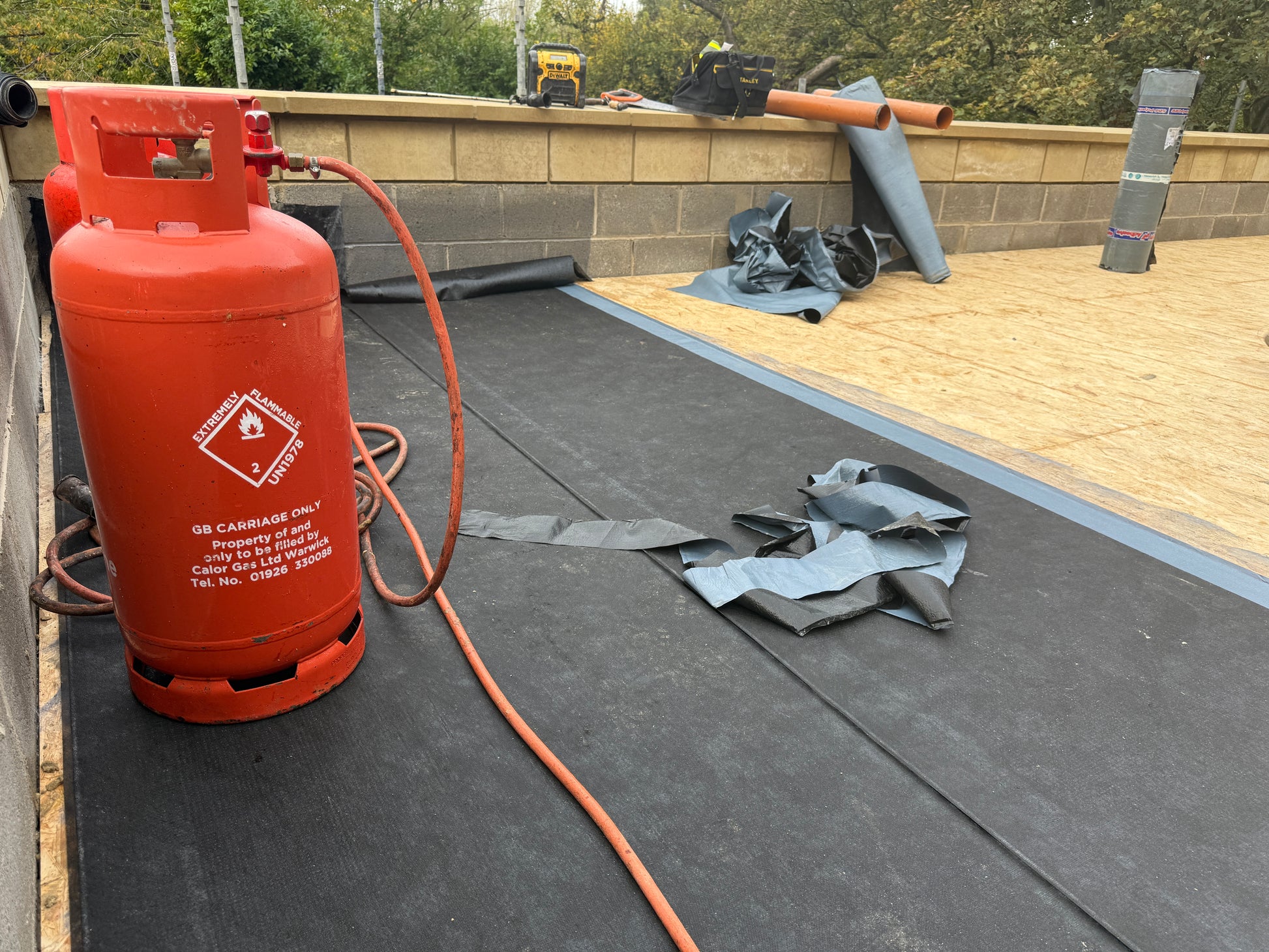 Installed bituminous AVCL roofing membrane within flat roof system waterproofing