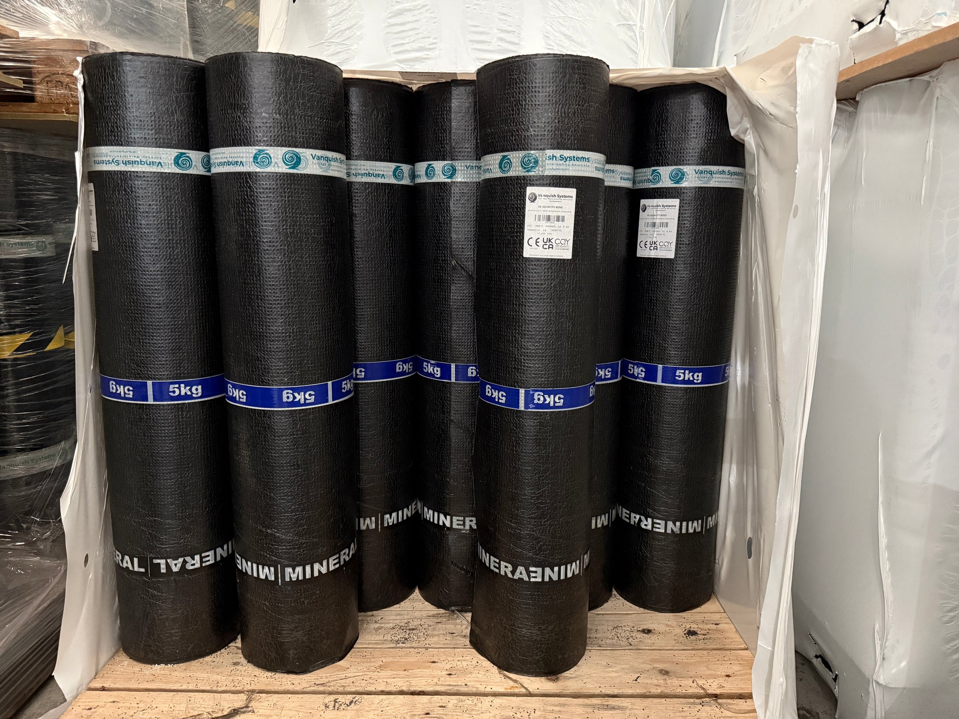 Bituminous roofing membrane rolls for flat roof waterproofing