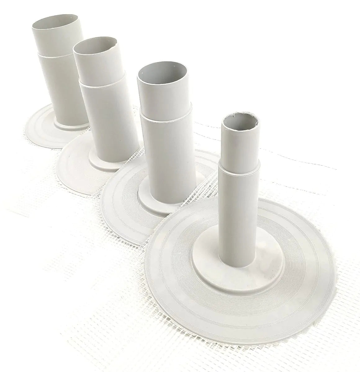 Roof outlet for liquid coatings with flange